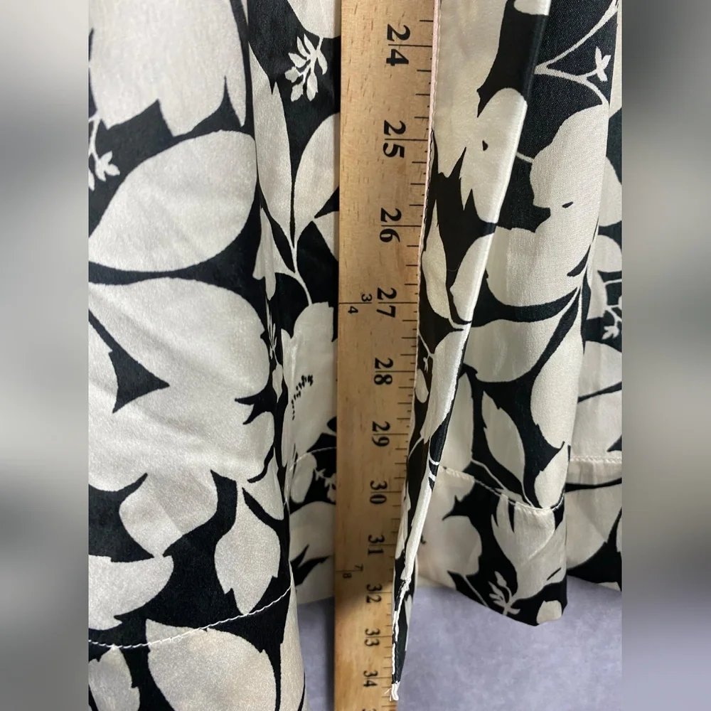 Ann Taylor One‎ Size kimono/Robe black/ white flowers Silky feeling